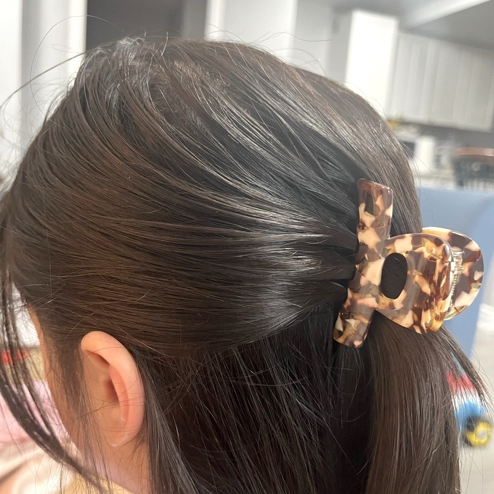 Shell Hair Claw Clip - Picture 4 of 4